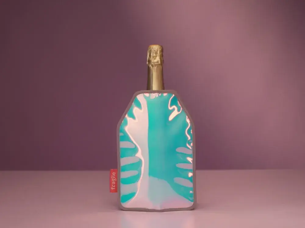 Still 7 from the Fragile commercial