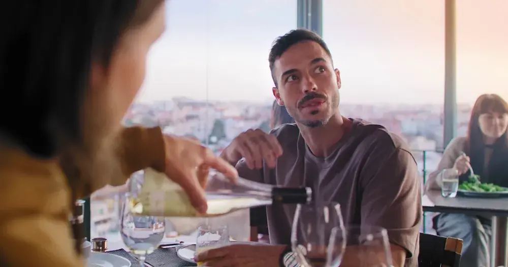 Still 4 from the IVENDPAY commercial explainer
