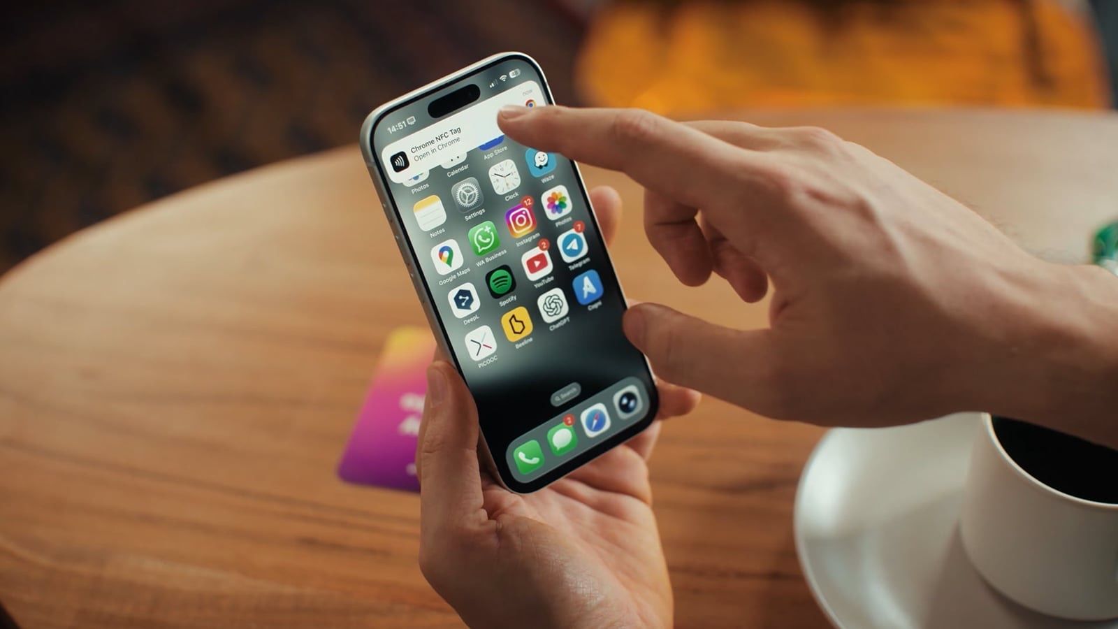 Flowgate commercial, smartphone close-up
