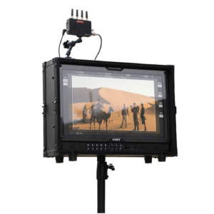 Professional 21.5-inch 4K HDR field production monitor SWIT FM-215HDR with QLED display, 12G-SDI and HDMI 2.0 connections, used on film set.