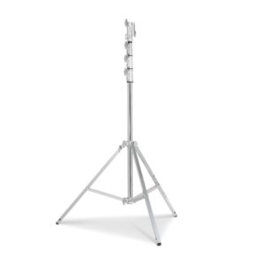 Avenger A1045CS Combo Stand 45 – chrome steel lighting stand extended to 4.5m, shown with optional caster wheels for mobility.